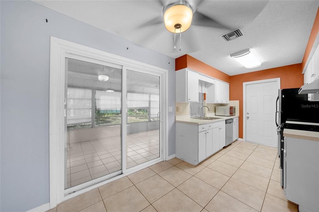 待售: $159,900 (2 贝兹, 1 浴室, 912 平方英尺)