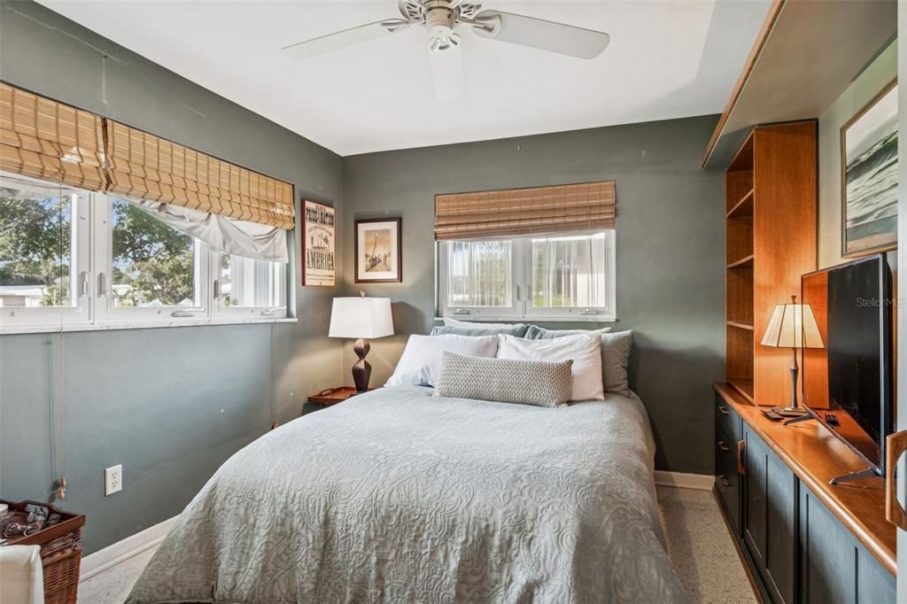 For Sale: $379,900 (2 beds, 2 baths, 1226 Square Feet)