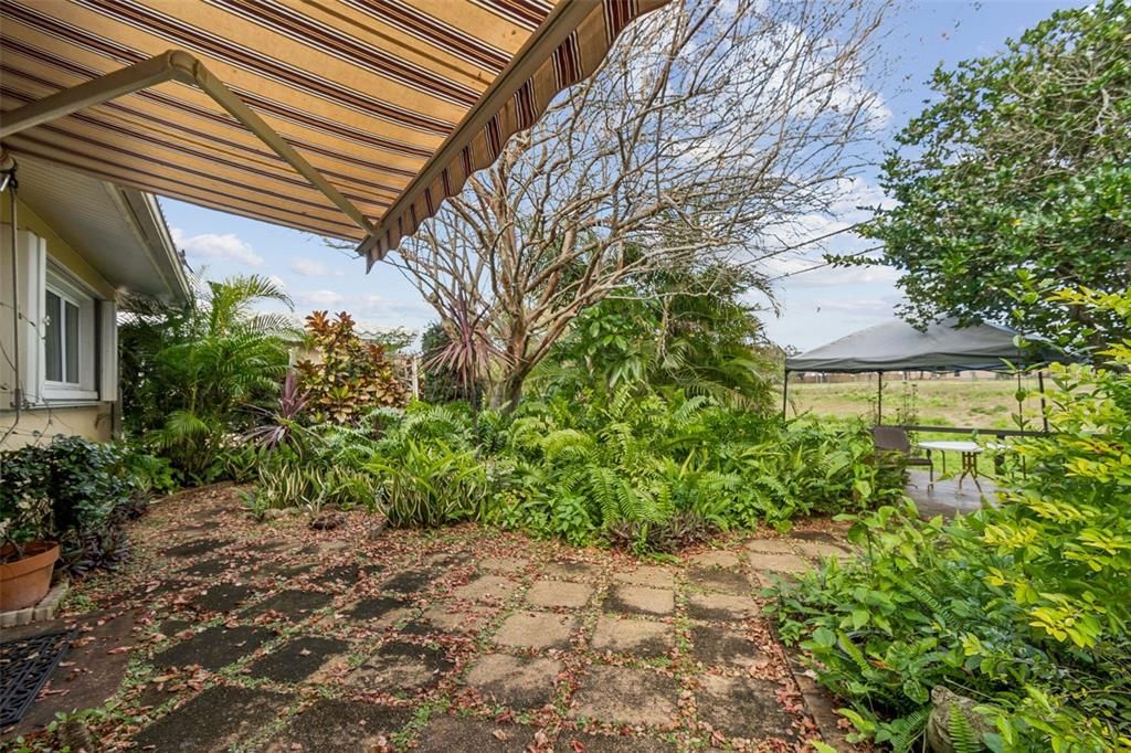 For Sale: $379,900 (2 beds, 2 baths, 1226 Square Feet)