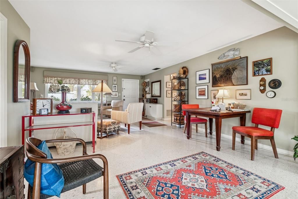 For Sale: $379,900 (2 beds, 2 baths, 1226 Square Feet)