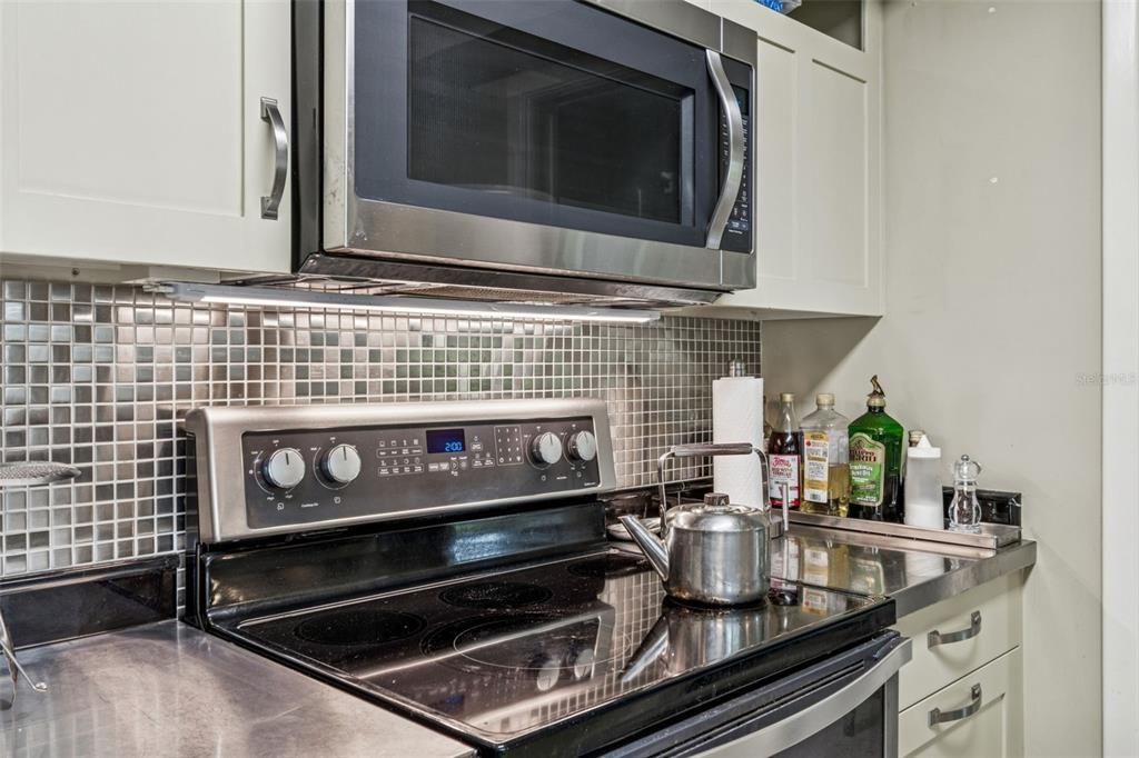 For Sale: $379,900 (2 beds, 2 baths, 1226 Square Feet)