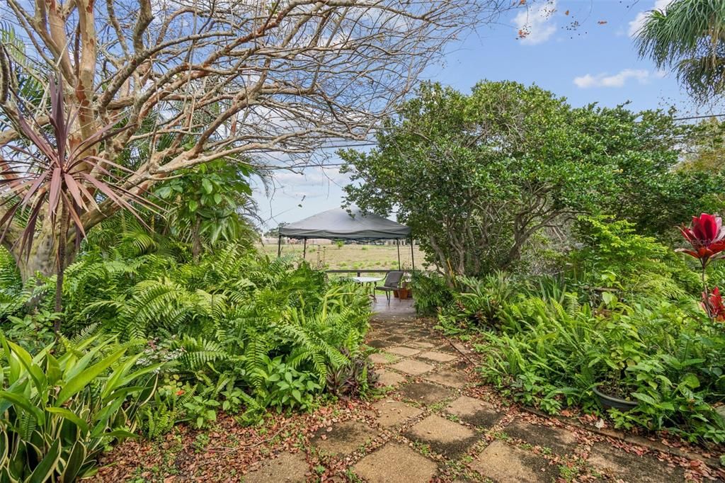 For Sale: $379,900 (2 beds, 2 baths, 1226 Square Feet)