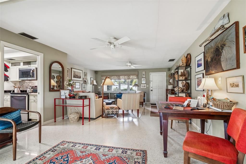 For Sale: $379,900 (2 beds, 2 baths, 1226 Square Feet)