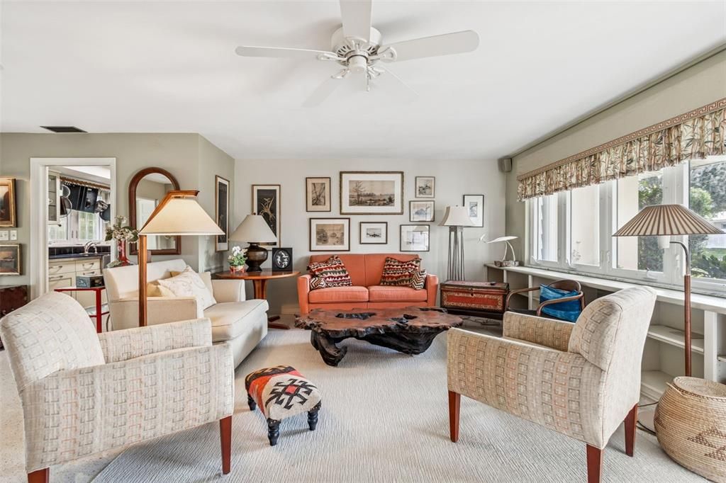 For Sale: $379,900 (2 beds, 2 baths, 1226 Square Feet)