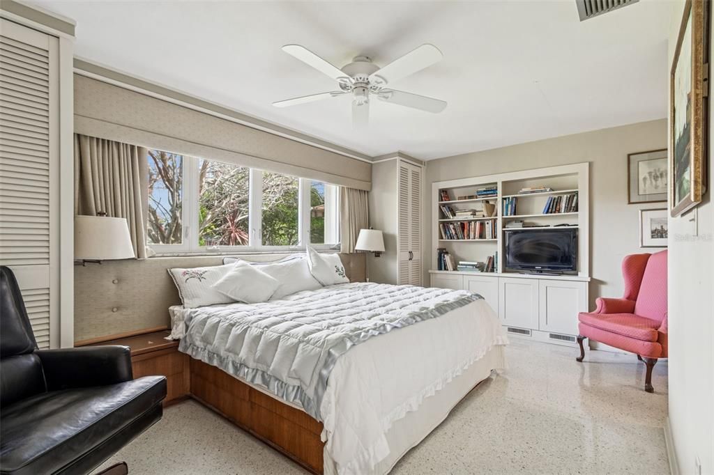 For Sale: $379,900 (2 beds, 2 baths, 1226 Square Feet)