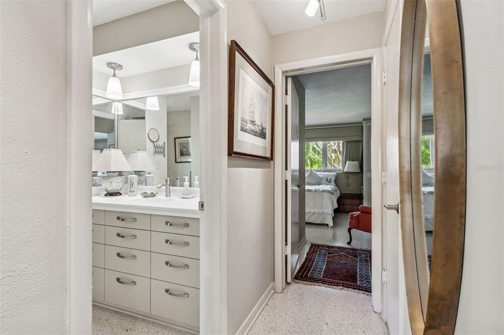 For Sale: $379,900 (2 beds, 2 baths, 1226 Square Feet)