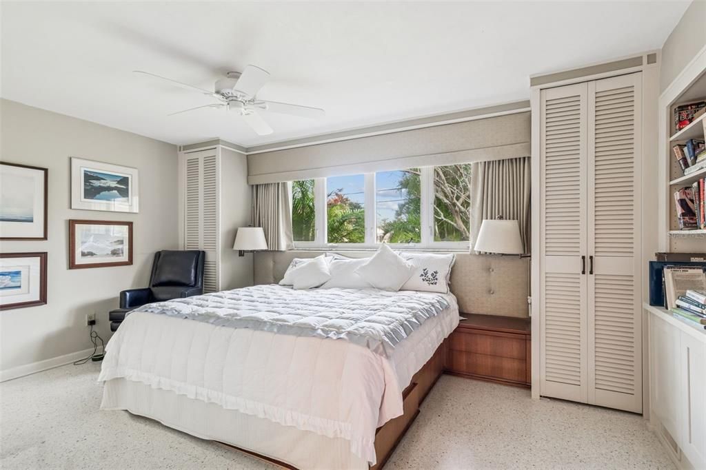 For Sale: $379,900 (2 beds, 2 baths, 1226 Square Feet)