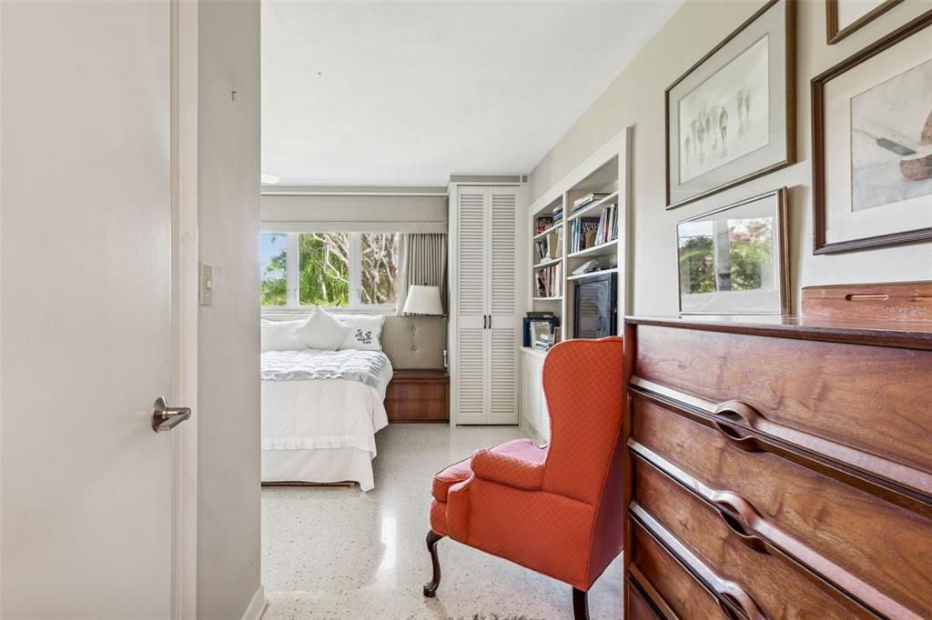 For Sale: $379,900 (2 beds, 2 baths, 1226 Square Feet)