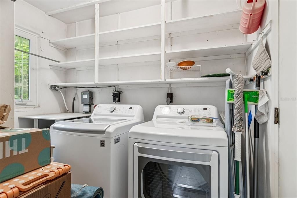 For Sale: $379,900 (2 beds, 2 baths, 1226 Square Feet)