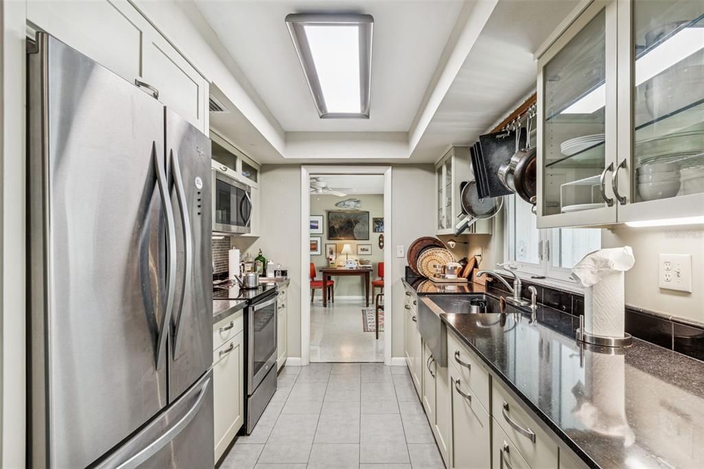 For Sale: $379,900 (2 beds, 2 baths, 1226 Square Feet)