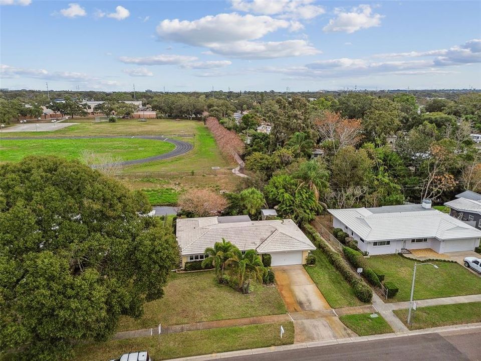 For Sale: $379,900 (2 beds, 2 baths, 1226 Square Feet)