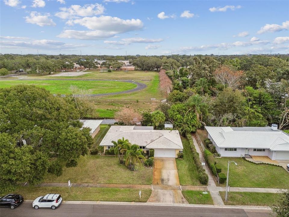 For Sale: $379,900 (2 beds, 2 baths, 1226 Square Feet)