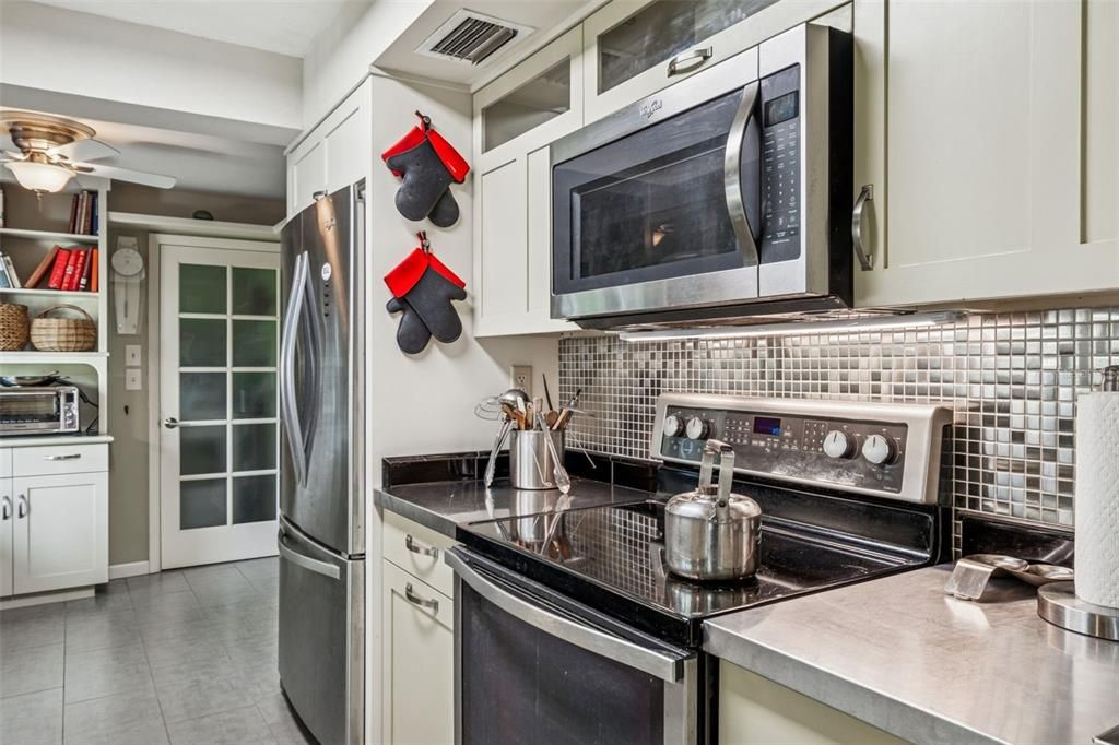 For Sale: $379,900 (2 beds, 2 baths, 1226 Square Feet)