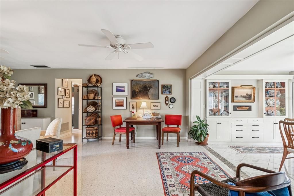 For Sale: $379,900 (2 beds, 2 baths, 1226 Square Feet)