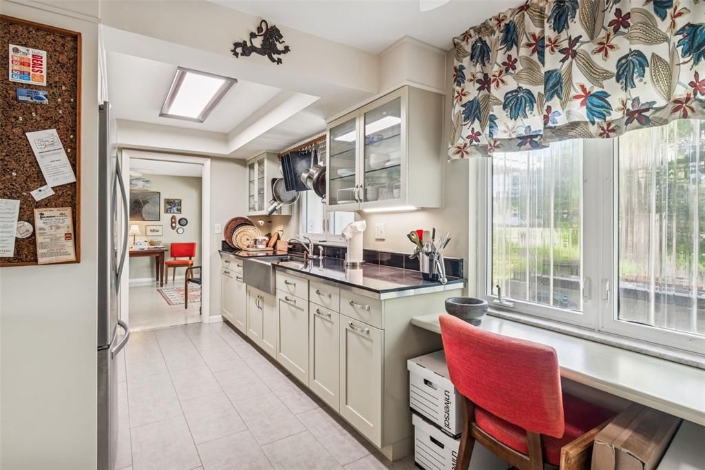 For Sale: $379,900 (2 beds, 2 baths, 1226 Square Feet)