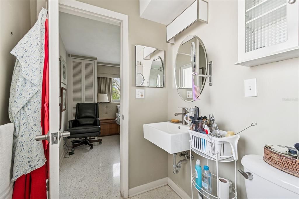 For Sale: $379,900 (2 beds, 2 baths, 1226 Square Feet)