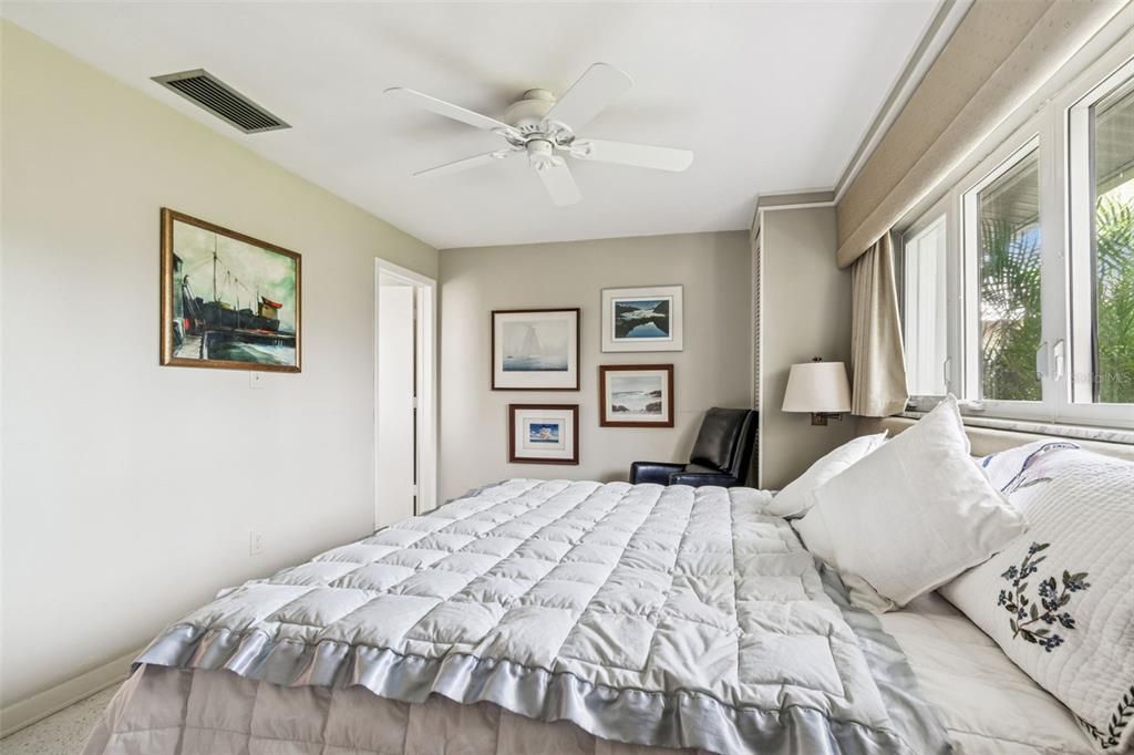 For Sale: $379,900 (2 beds, 2 baths, 1226 Square Feet)