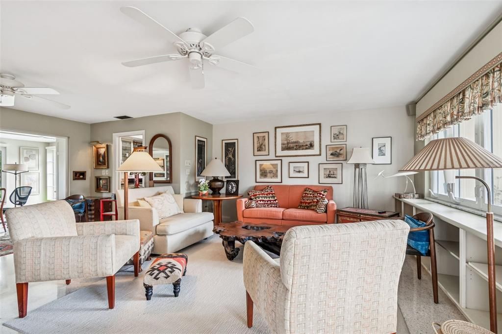 For Sale: $379,900 (2 beds, 2 baths, 1226 Square Feet)