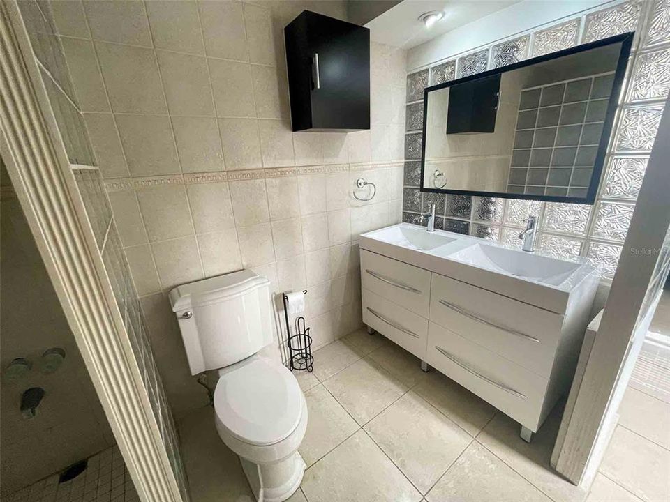 На продажу: $349,000 (2 спален, 2 ванн, 782 Квадратных фут)