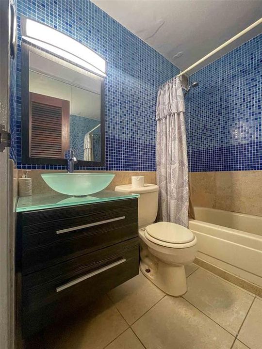 На продажу: $349,000 (2 спален, 2 ванн, 782 Квадратных фут)