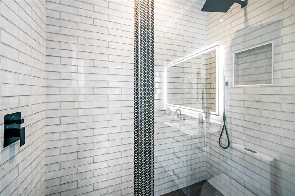 En Venta: $2,199,000 (4 camas, 4 baños, 3872 Pies cuadrados)