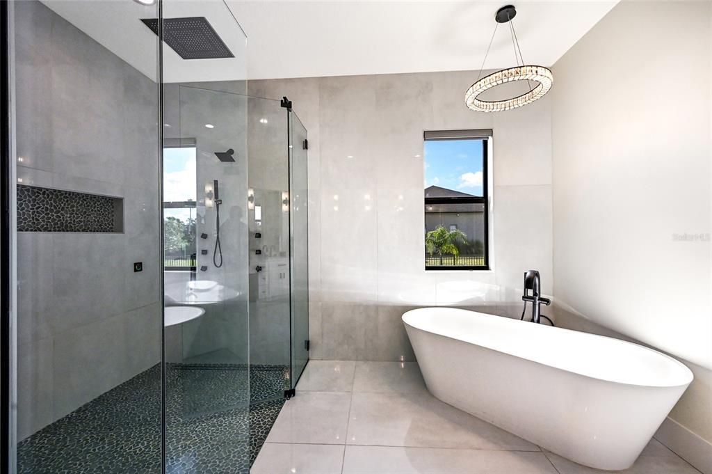 En Venta: $2,199,000 (4 camas, 4 baños, 3872 Pies cuadrados)