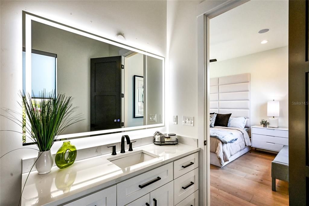 En Venta: $2,199,000 (4 camas, 4 baños, 3872 Pies cuadrados)