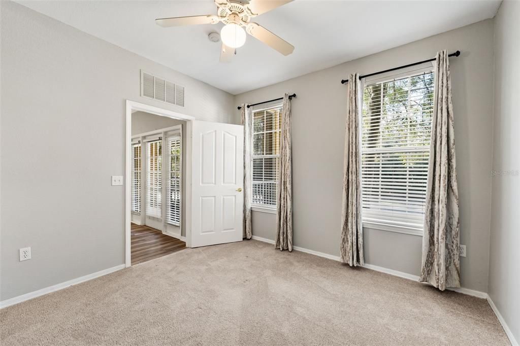 На продажу: $174,900 (2 спален, 2 ванн, 1038 Квадратных фут)