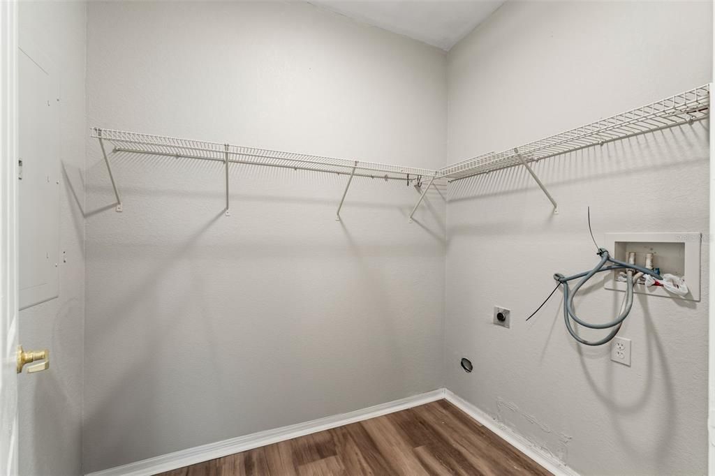 На продажу: $174,900 (2 спален, 2 ванн, 1038 Квадратных фут)