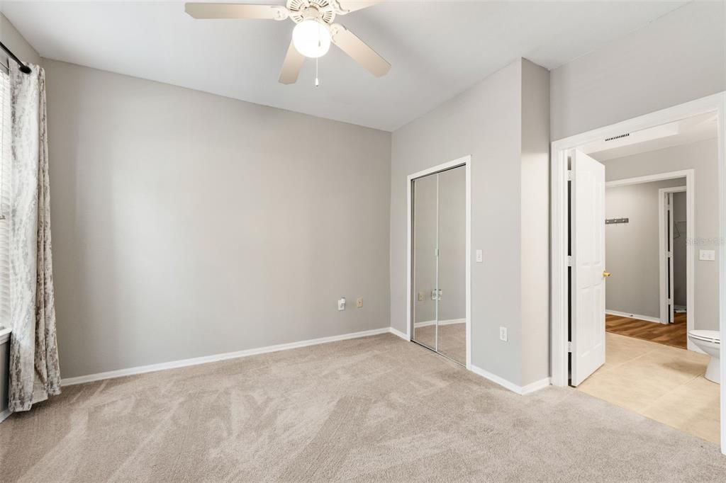 На продажу: $174,900 (2 спален, 2 ванн, 1038 Квадратных фут)