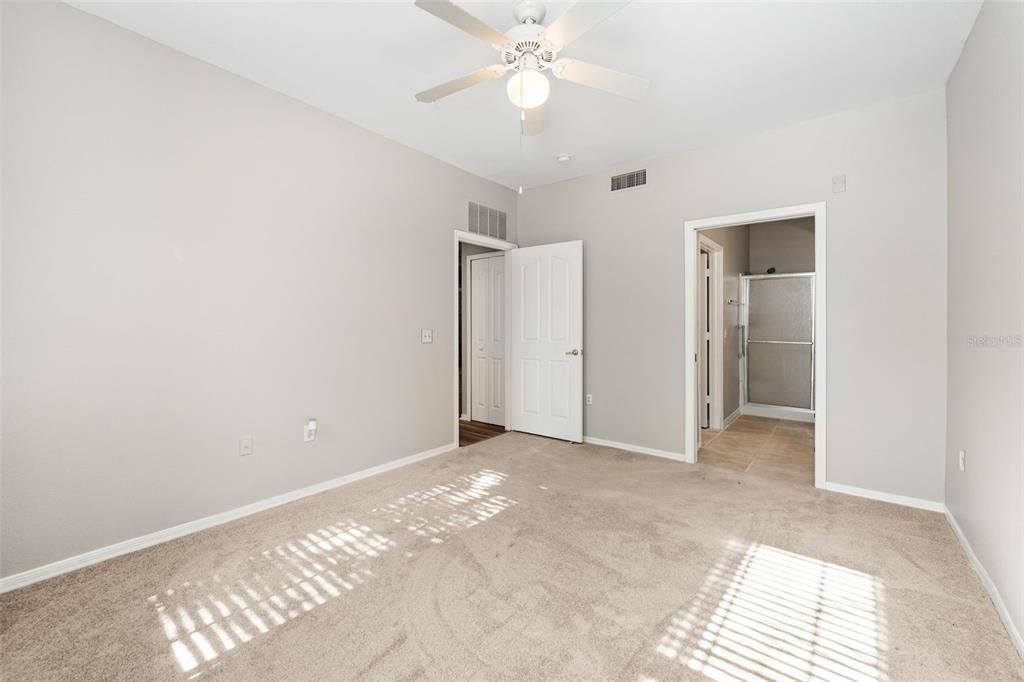 На продажу: $174,900 (2 спален, 2 ванн, 1038 Квадратных фут)