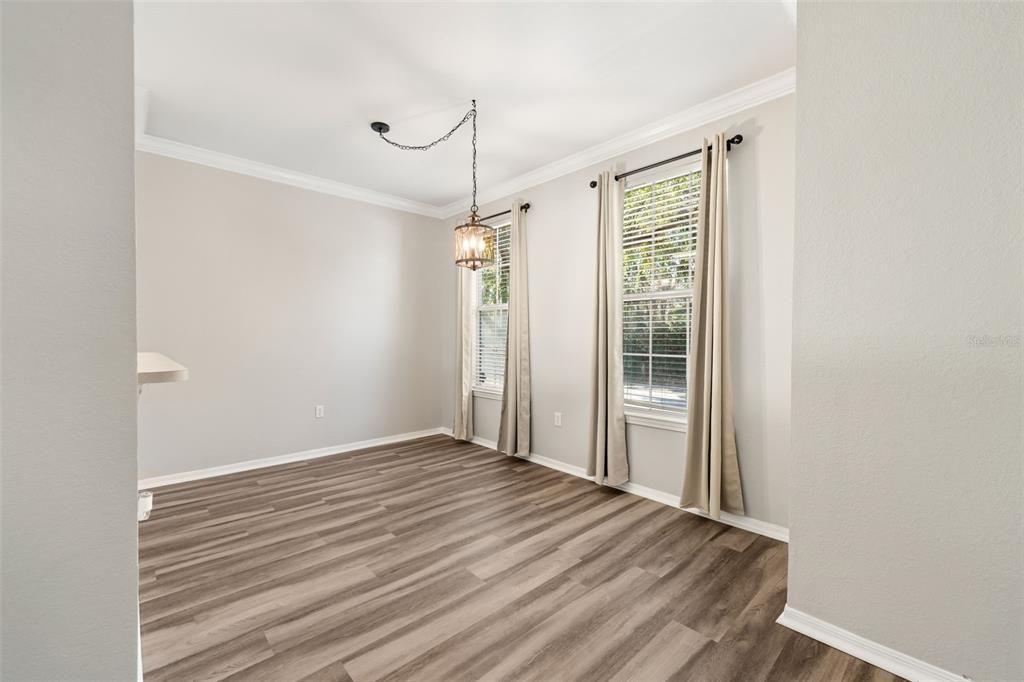 На продажу: $174,900 (2 спален, 2 ванн, 1038 Квадратных фут)