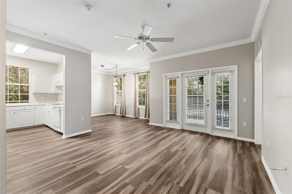 На продажу: $174,900 (2 спален, 2 ванн, 1038 Квадратных фут)