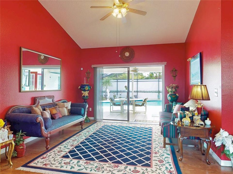 待售: $395,000 (4 贝兹, 2 浴室, 1976 平方英尺)