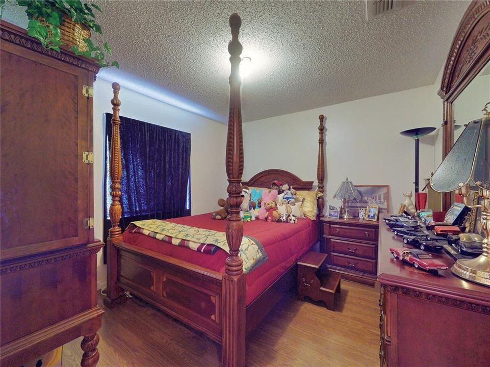 待售: $395,000 (4 贝兹, 2 浴室, 1976 平方英尺)