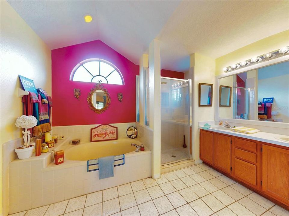 待售: $395,000 (4 贝兹, 2 浴室, 1976 平方英尺)