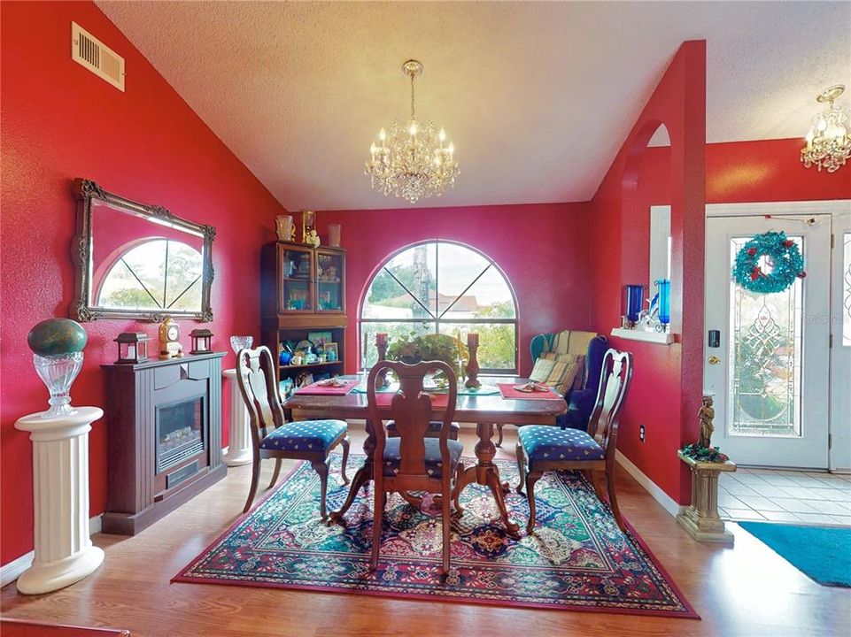 待售: $395,000 (4 贝兹, 2 浴室, 1976 平方英尺)