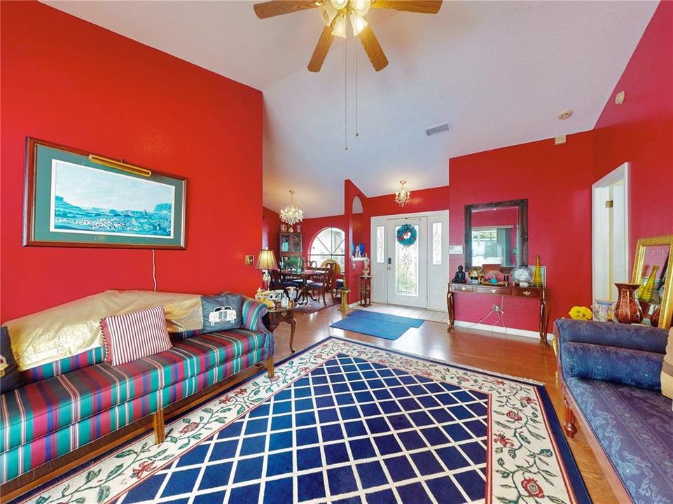 待售: $395,000 (4 贝兹, 2 浴室, 1976 平方英尺)