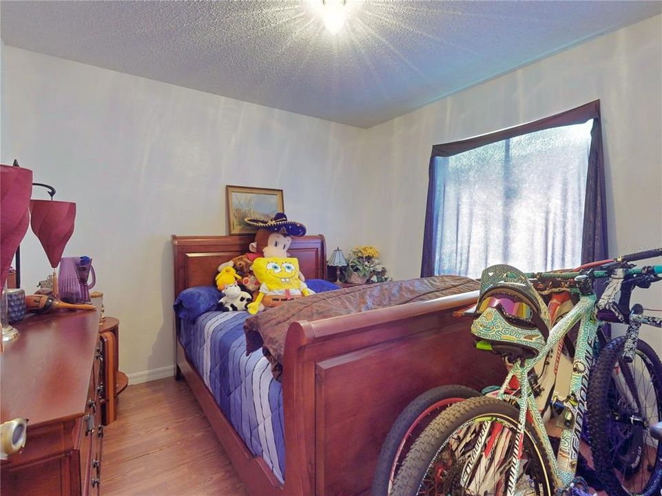 待售: $395,000 (4 贝兹, 2 浴室, 1976 平方英尺)