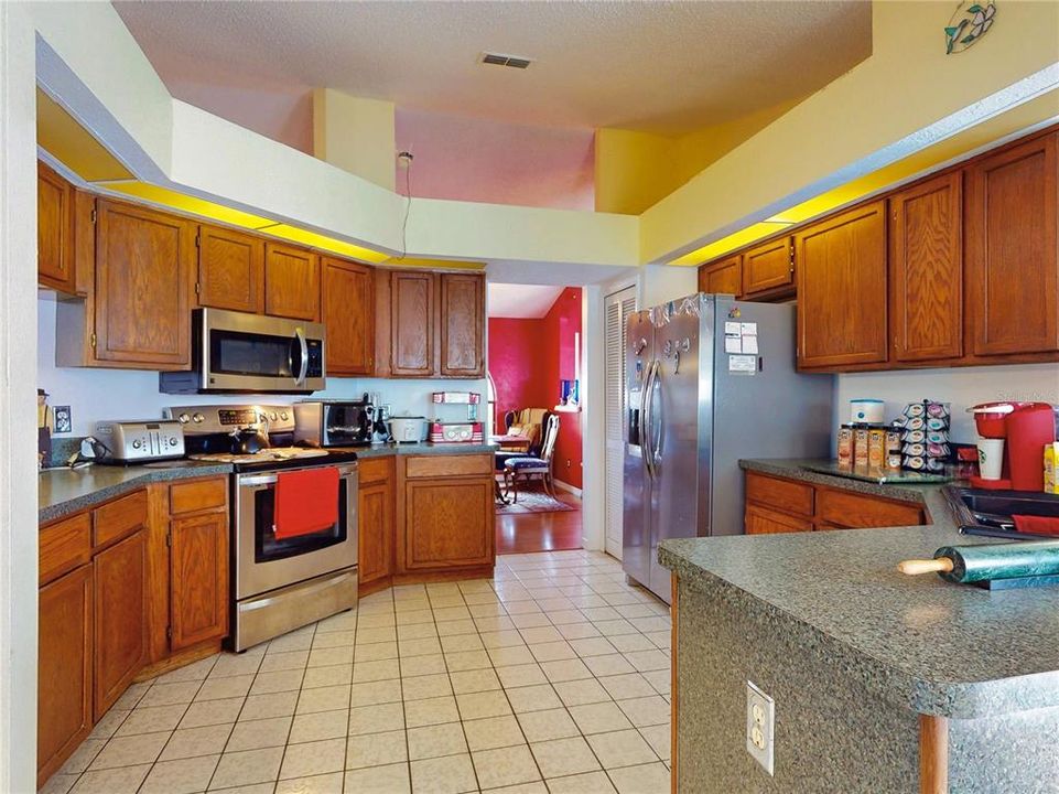 待售: $395,000 (4 贝兹, 2 浴室, 1976 平方英尺)