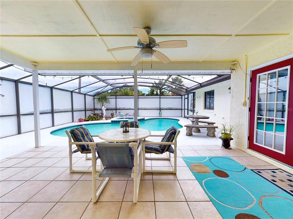 待售: $395,000 (4 贝兹, 2 浴室, 1976 平方英尺)