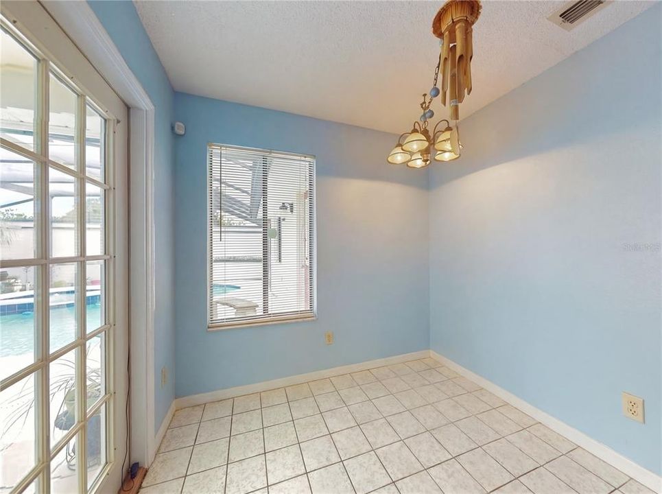 待售: $395,000 (4 贝兹, 2 浴室, 1976 平方英尺)