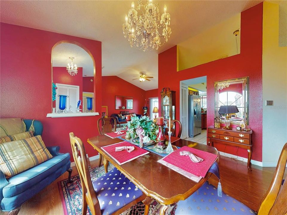 待售: $395,000 (4 贝兹, 2 浴室, 1976 平方英尺)