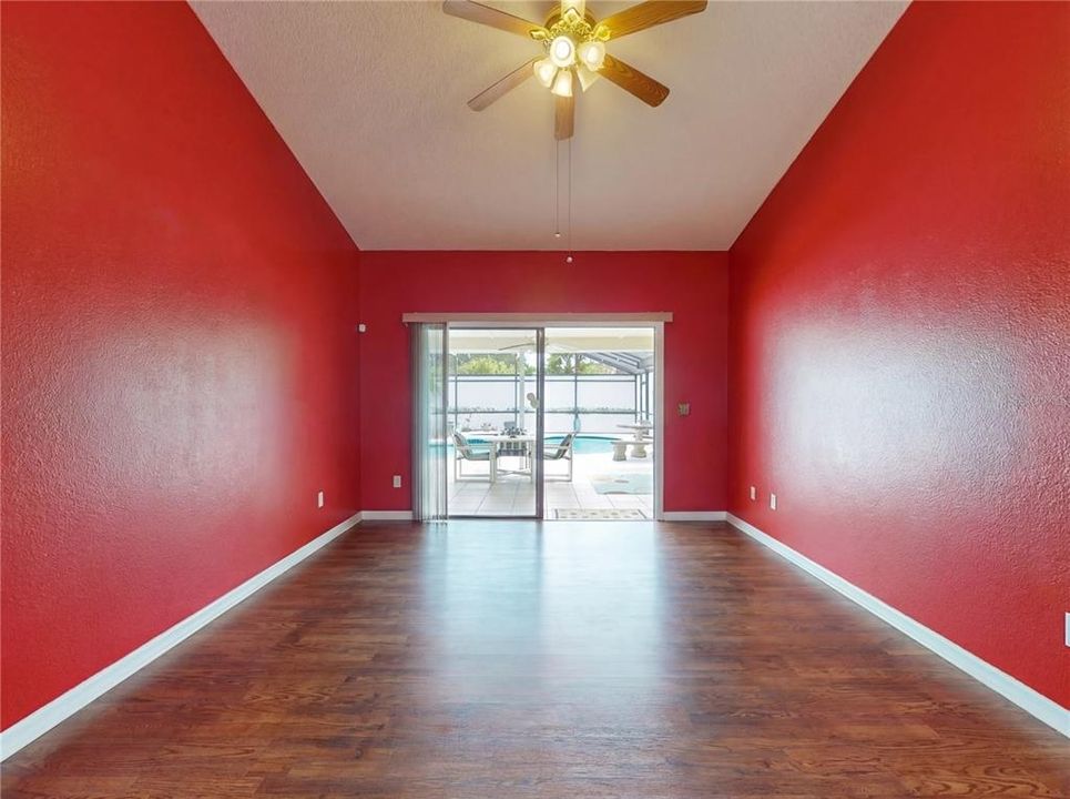 待售: $395,000 (4 贝兹, 2 浴室, 1976 平方英尺)