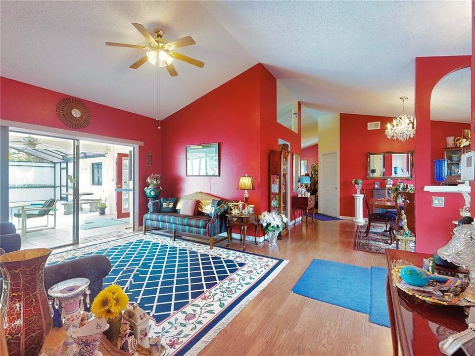 待售: $395,000 (4 贝兹, 2 浴室, 1976 平方英尺)