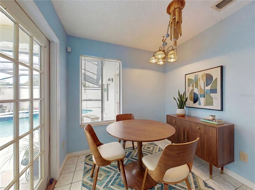 待售: $395,000 (4 贝兹, 2 浴室, 1976 平方英尺)