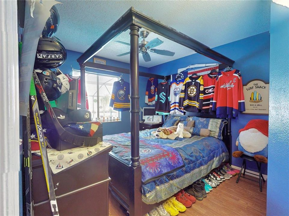 待售: $395,000 (4 贝兹, 2 浴室, 1976 平方英尺)