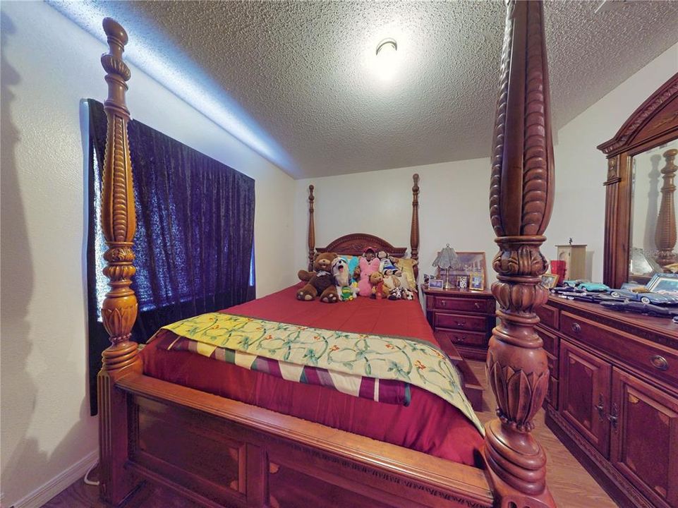 待售: $395,000 (4 贝兹, 2 浴室, 1976 平方英尺)