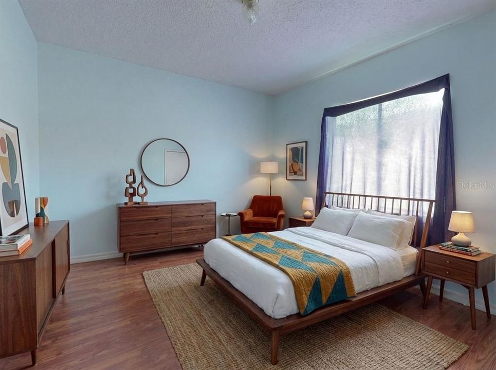 待售: $395,000 (4 贝兹, 2 浴室, 1976 平方英尺)