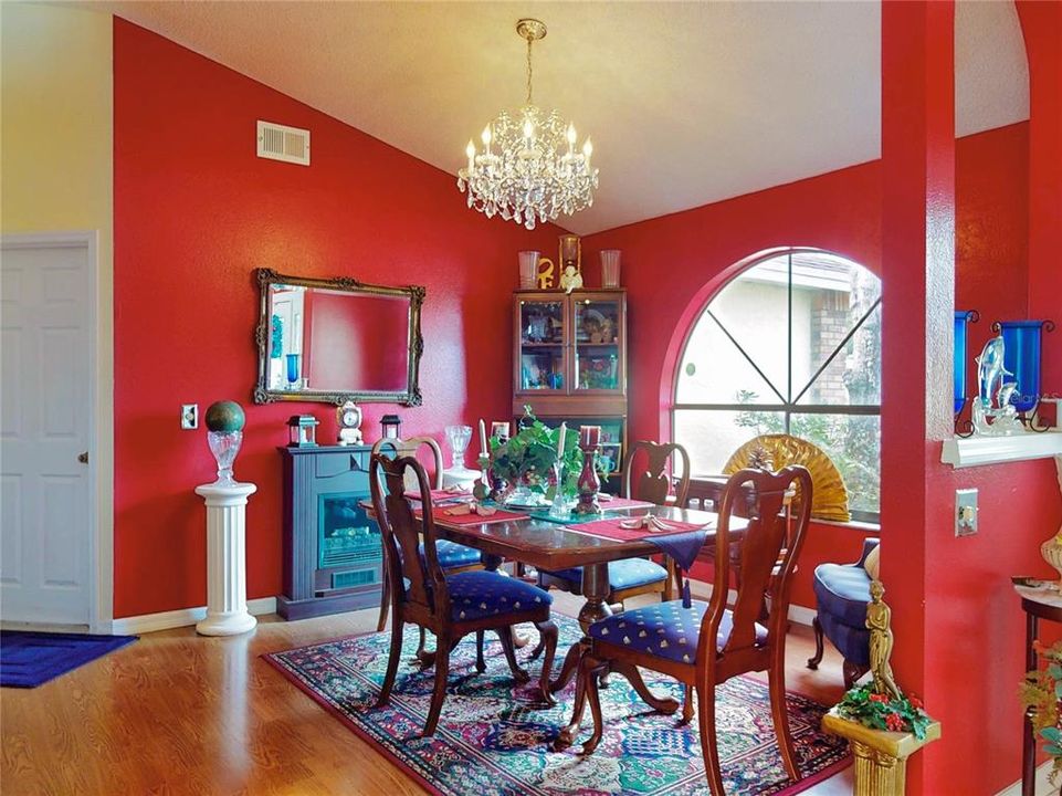 待售: $395,000 (4 贝兹, 2 浴室, 1976 平方英尺)